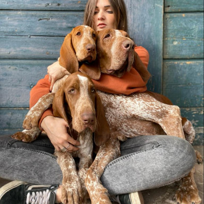 Maria di Argento Vivo con cani